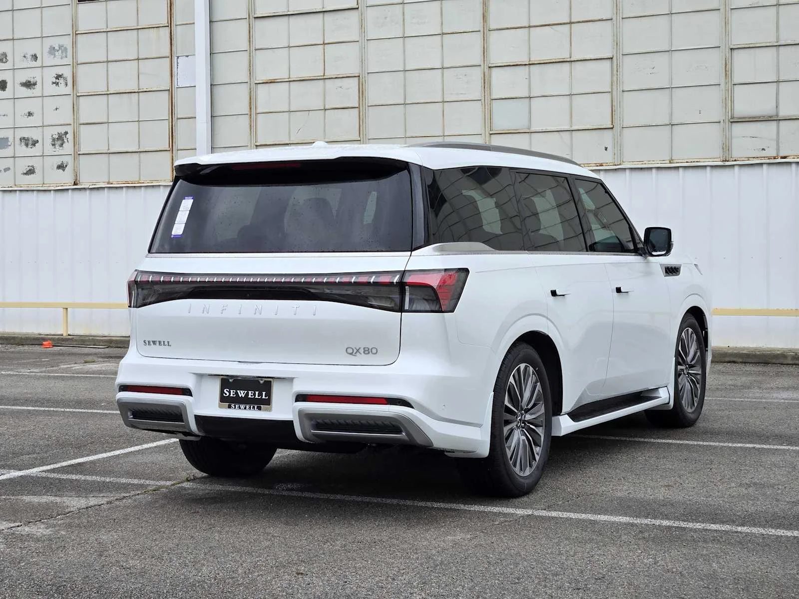 New 2026 RADIANT WHITE INFINITI Luxe 2WD image 4