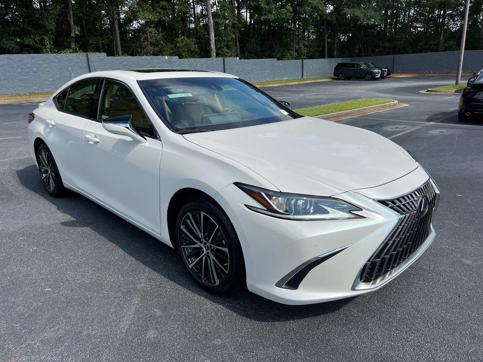 Used 2025 Eminent White Pearl Lexus ES 300h image 3