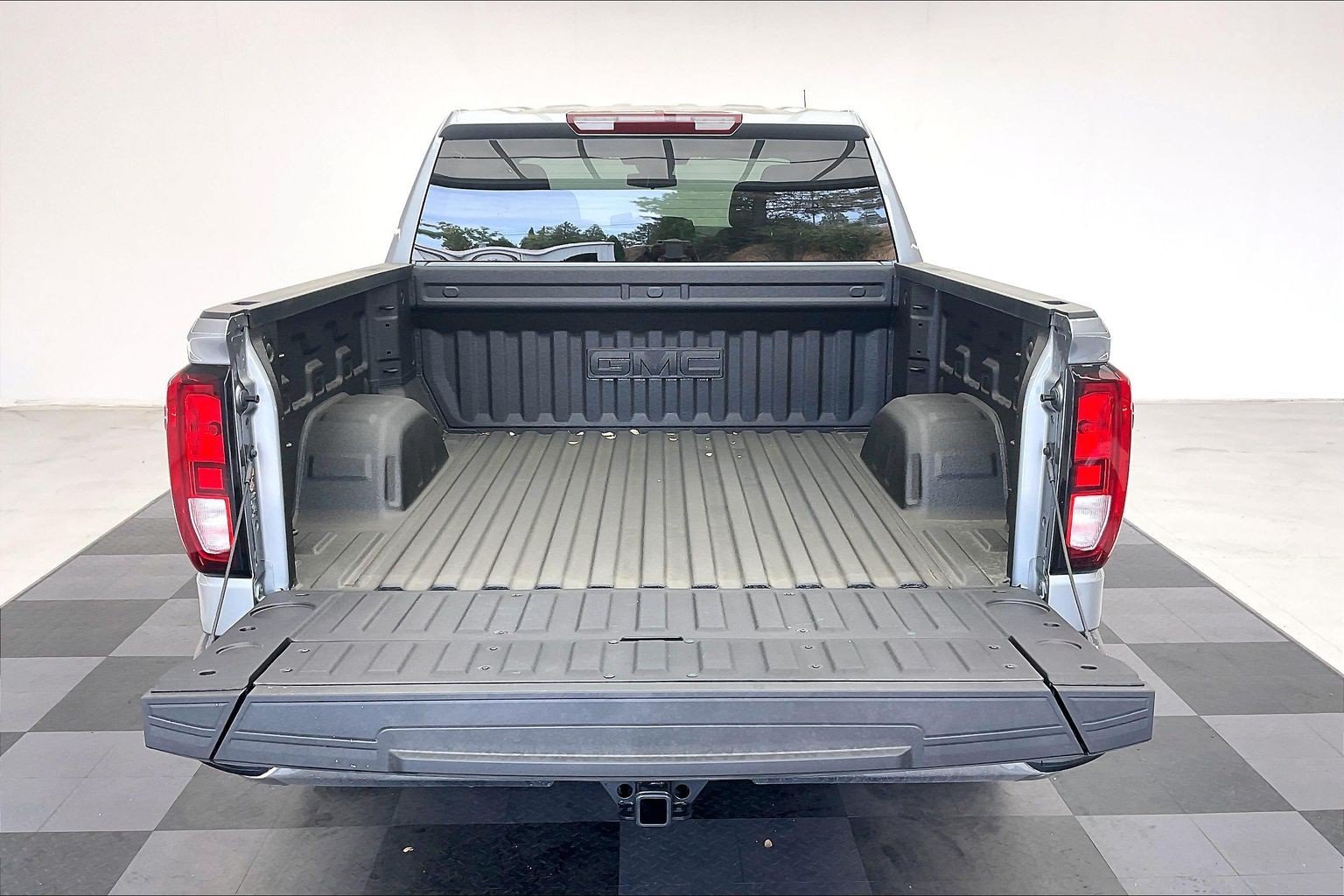 2026 GMC Sierra 1500 SLE - Photo 11
