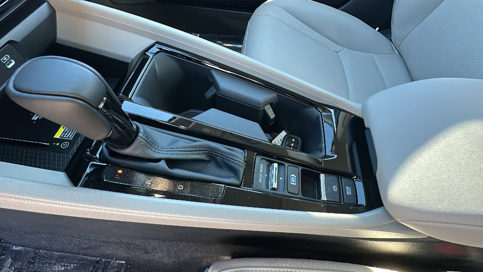 2025 Honda Accord Hybrid EX-L - Photo 13