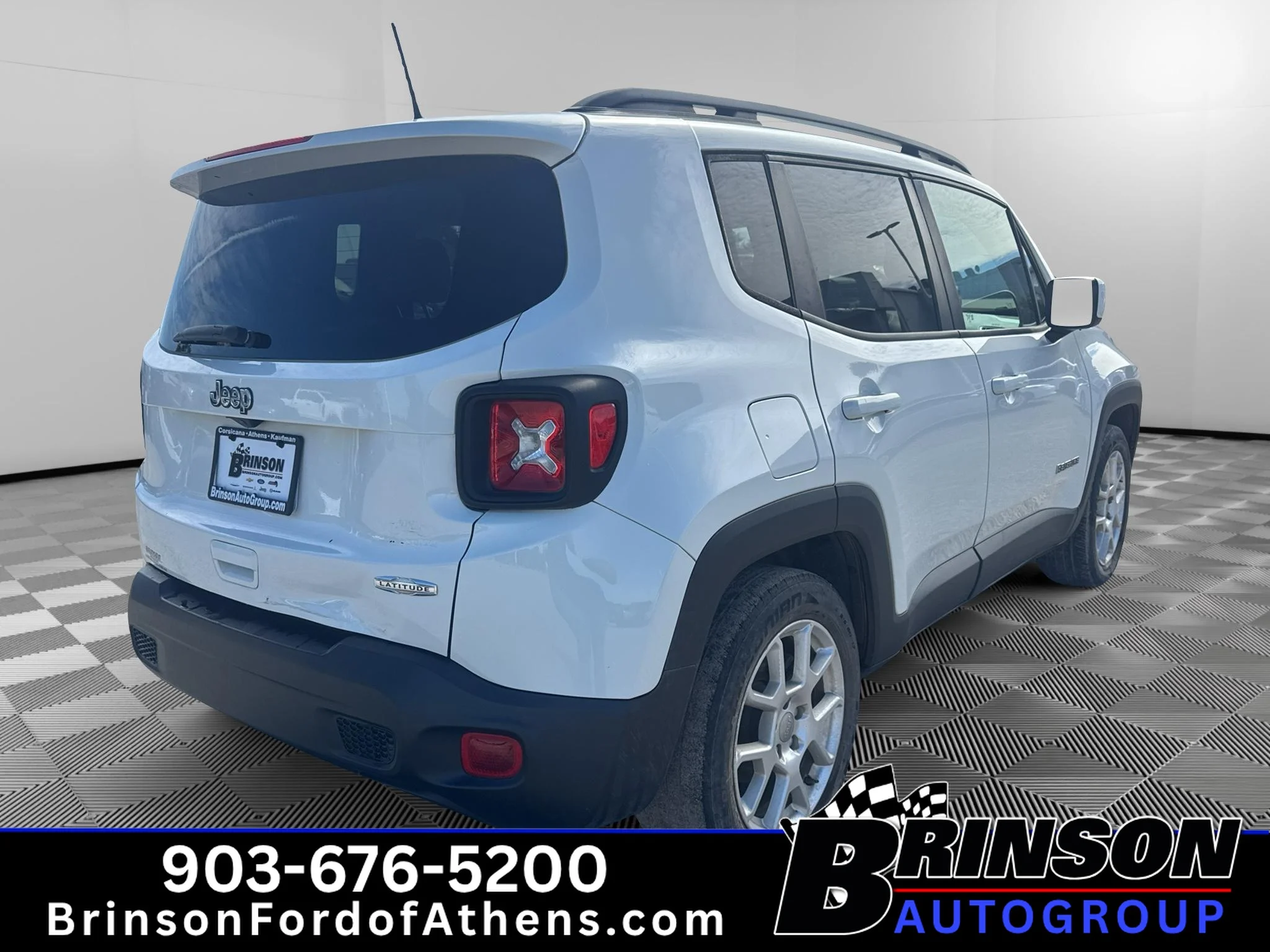 Used 2019 Alpine White Clearcoat Jeep Latitude image 5