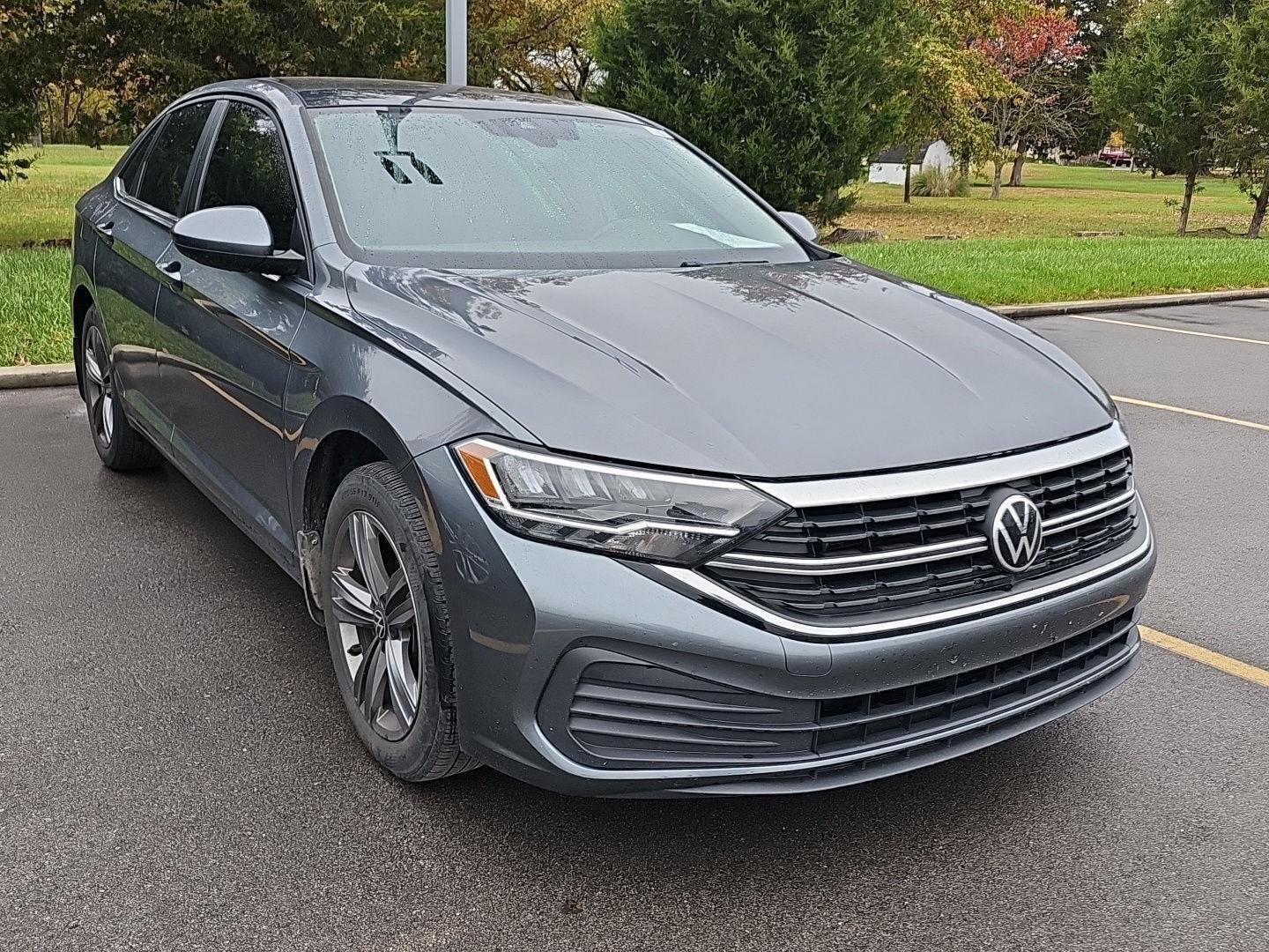 2022 Volkswagen Jetta SE photo 2
