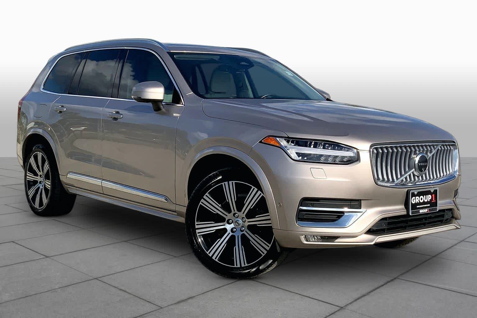 Used 2025 Bright Dusk Metallic Volvo Plus image 3