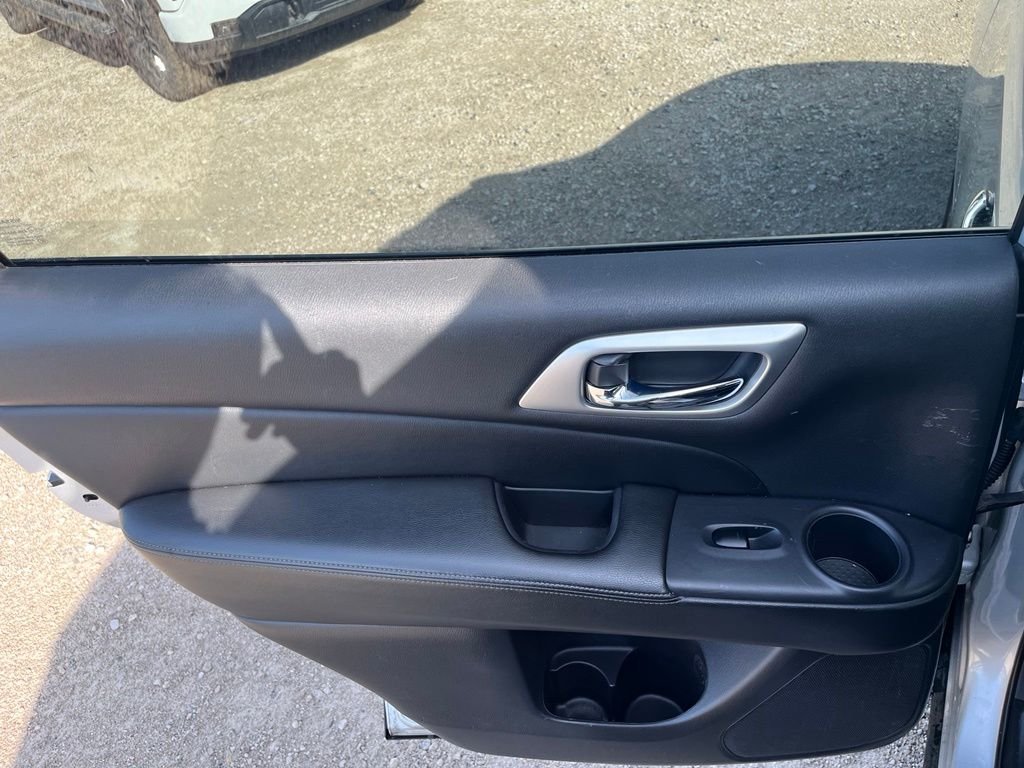 Used 2020 Brilliant Silver Metallic Nissan SL image 28