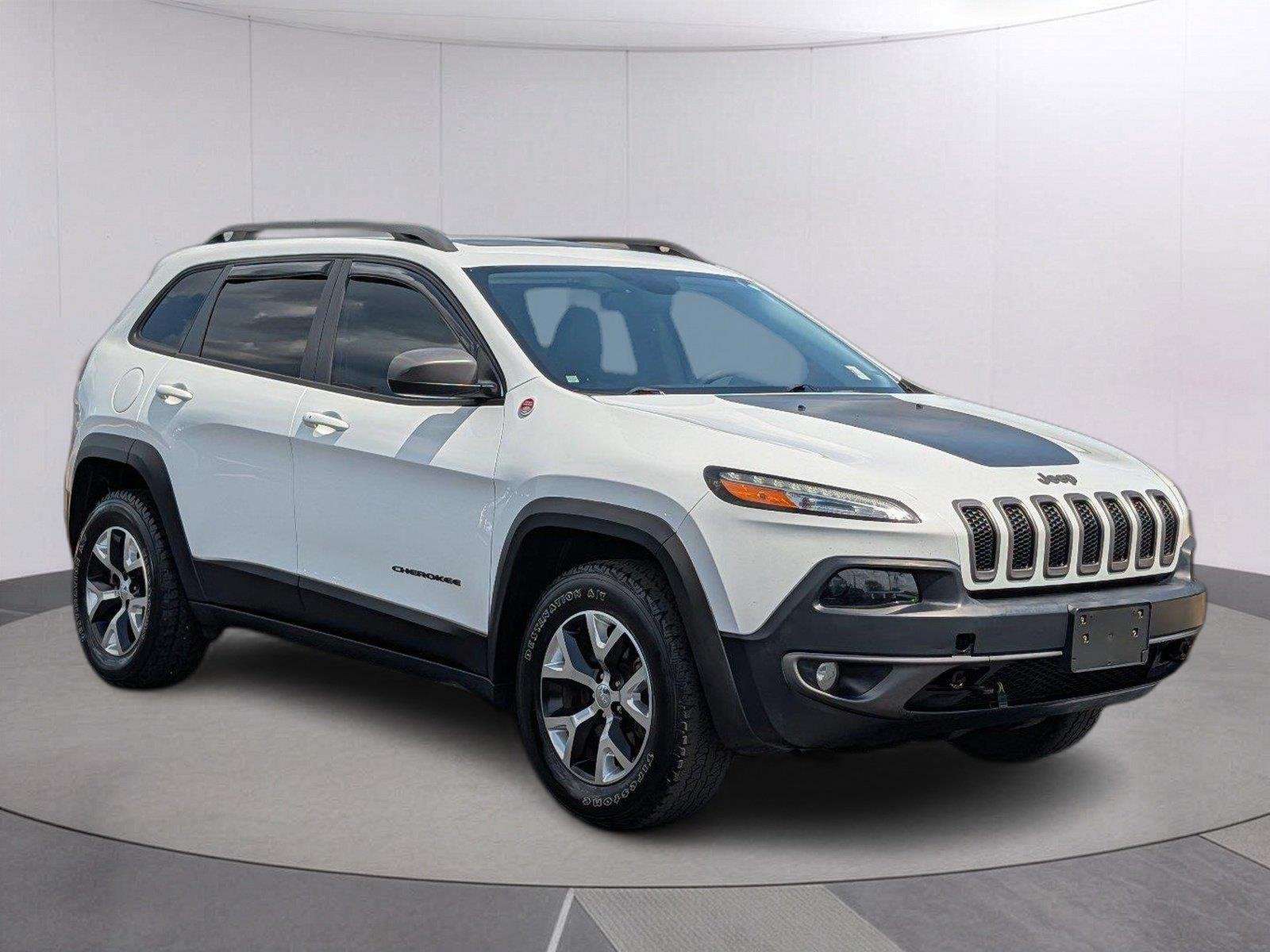 Used 2015 Bright White Clearcoat Jeep Trailhawk image 7