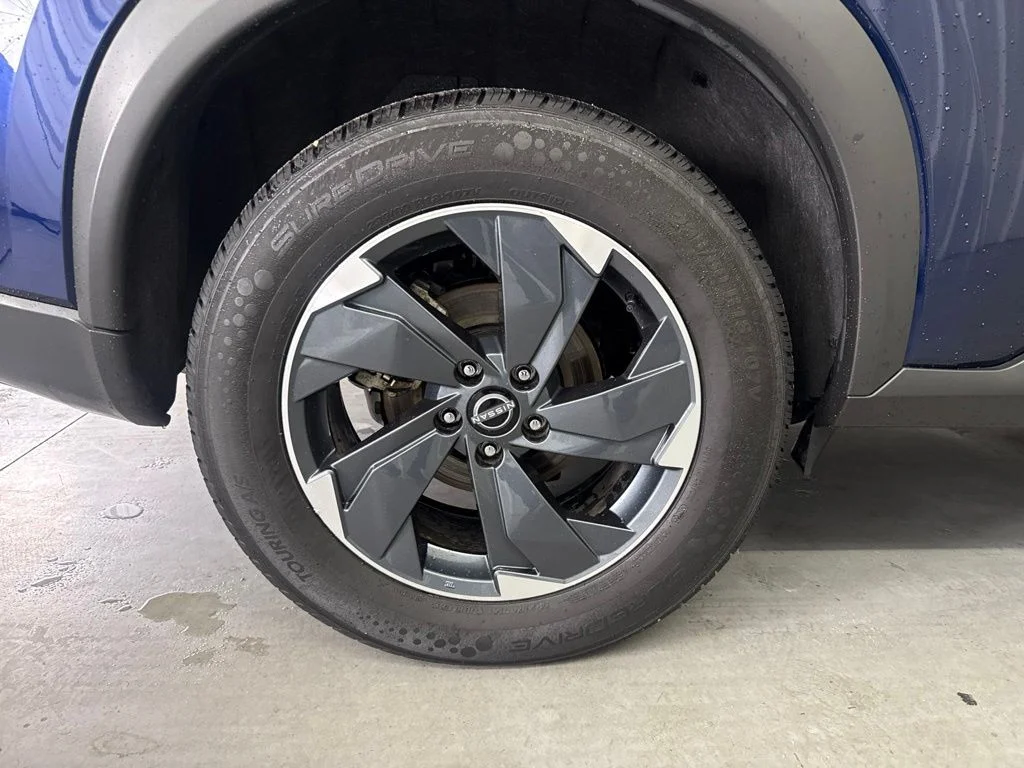 Used 2024 Deep Ocean Blue Pearl Nissan SV image 23