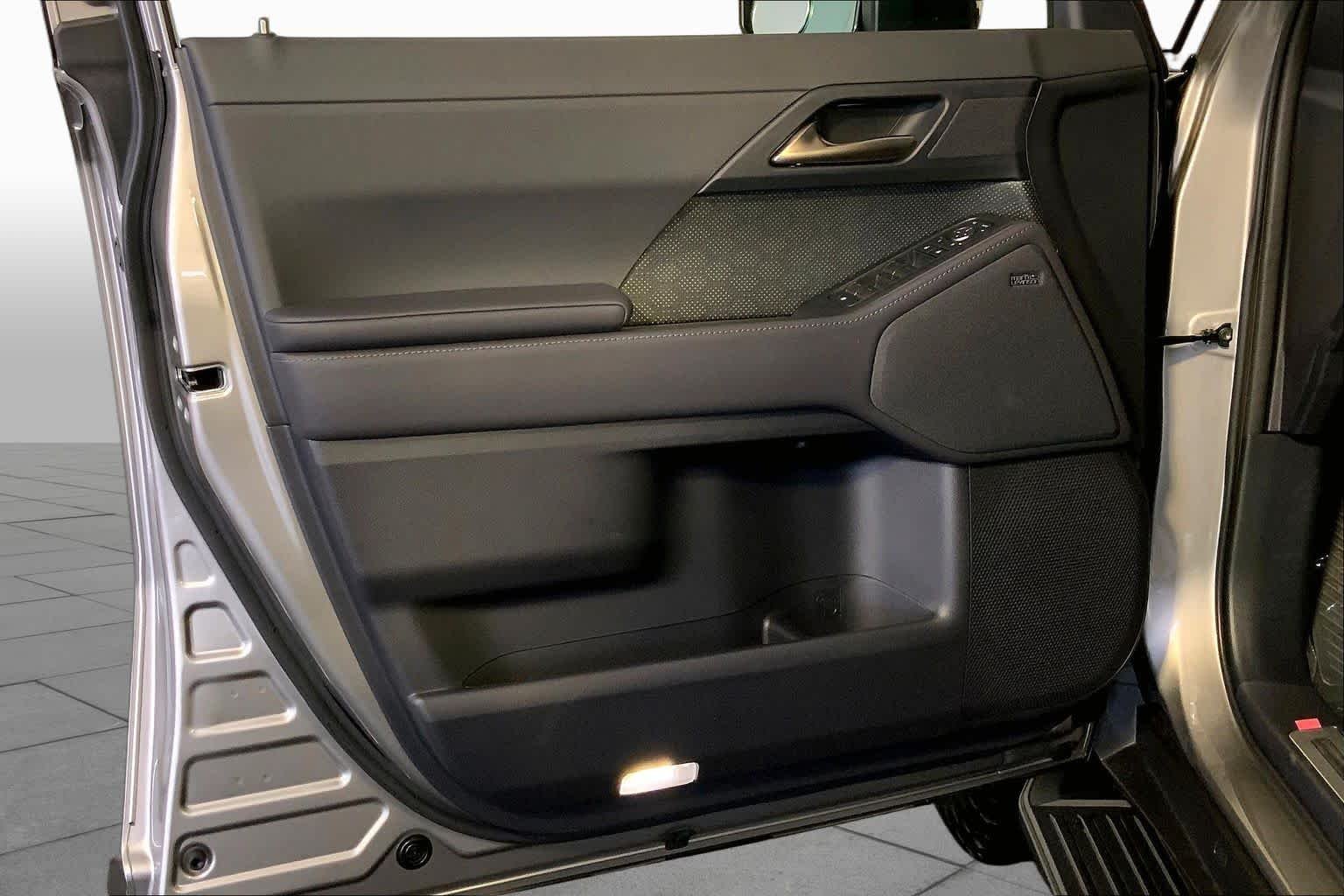 Used 2026 Atomic Silver Lexus Overtrail+ image 22