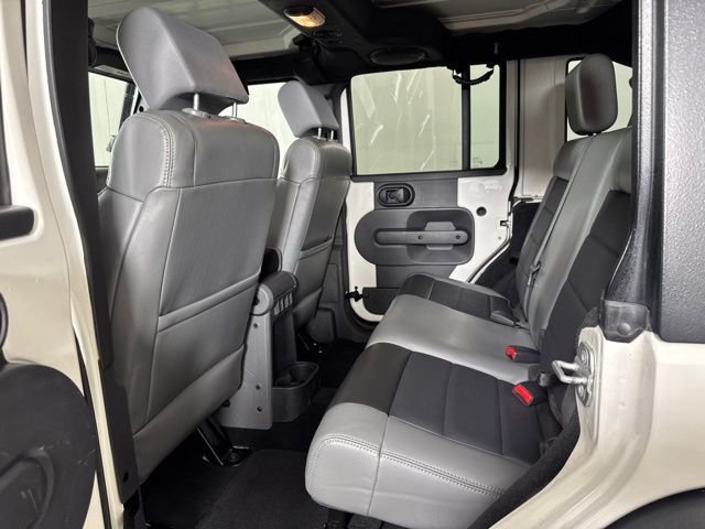 Used 2010 White Jeep Unlimited Rubicon image 12