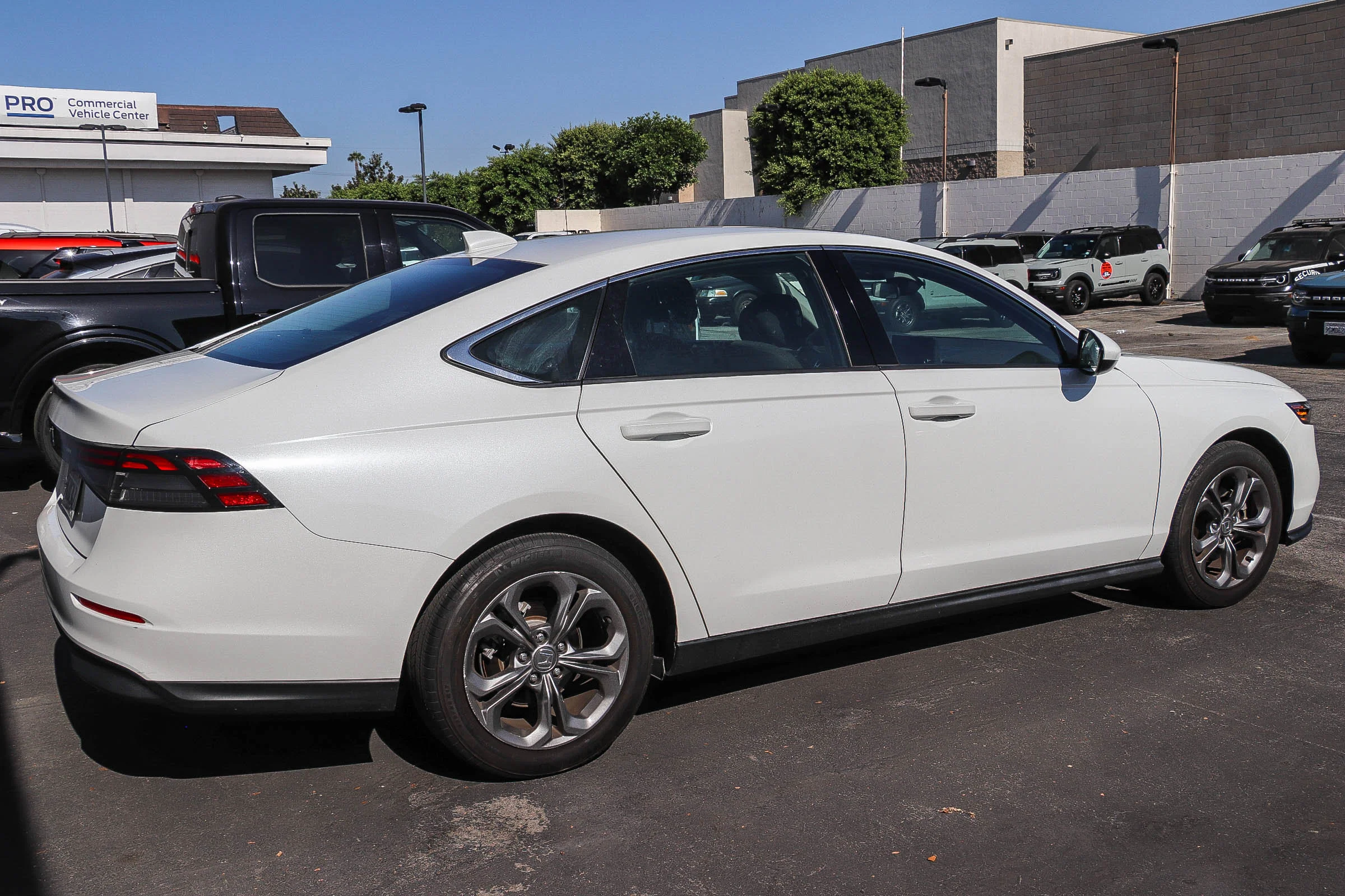 Used 2024 Platinum White Pearl Honda EX image 7