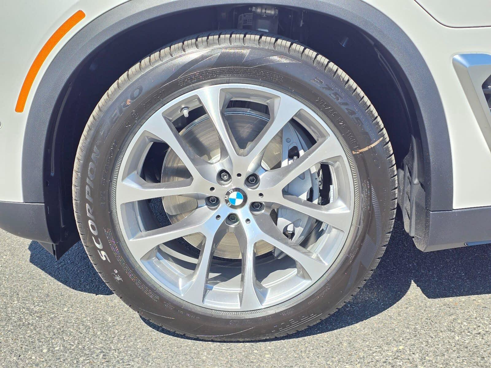 New 2026 Mineral White Metallic BMW xDrive50e image 8