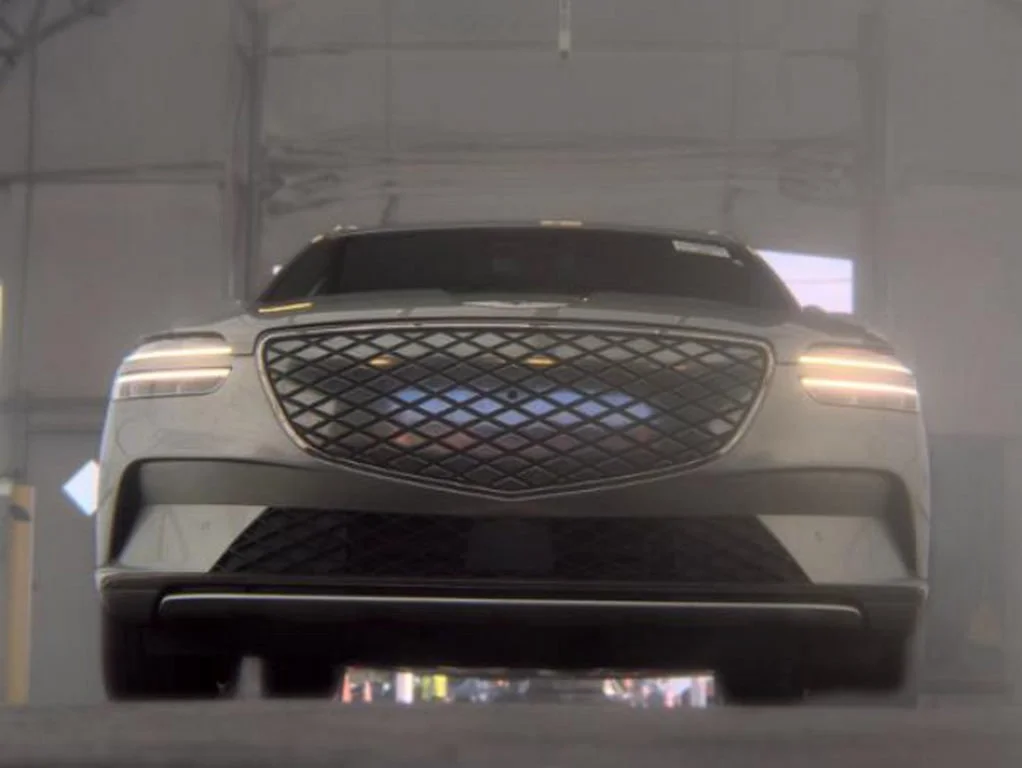 Used 2025 Silver Genesis Advanced image 3