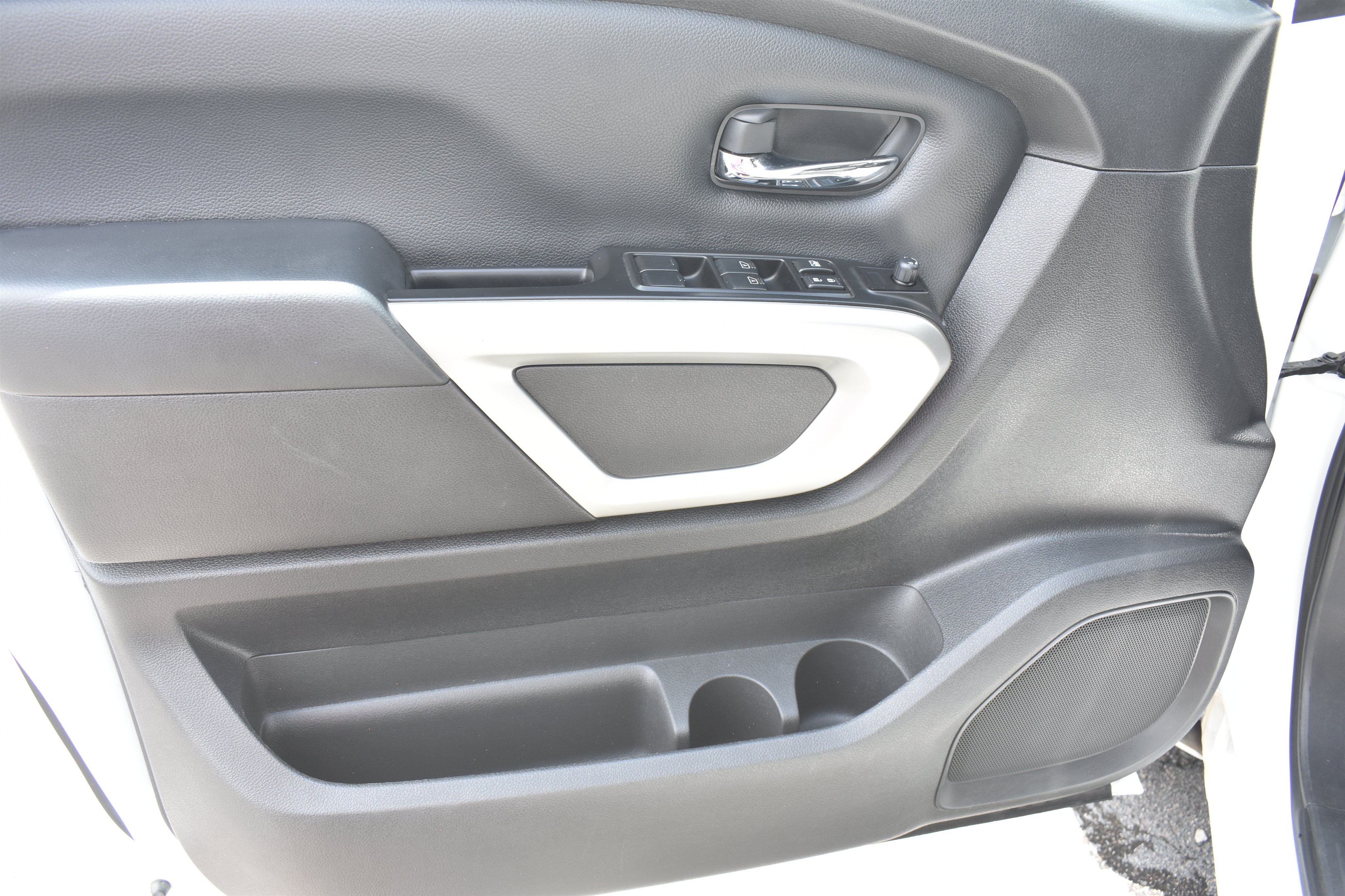 Used 2023 Glacier White Nissan SV image 11
