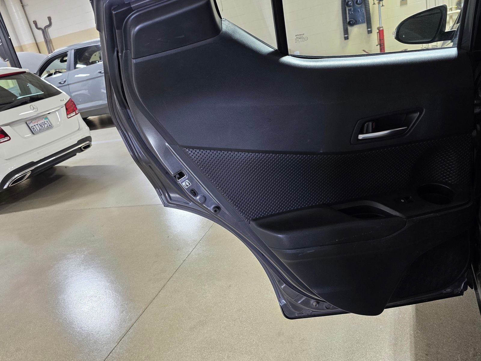 Used 2018 Magnetic Gray Metallic Toyota XLE image 10