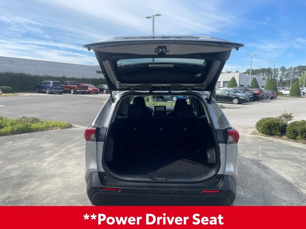 2024 Toyota RAV4 XLE - Photo 12