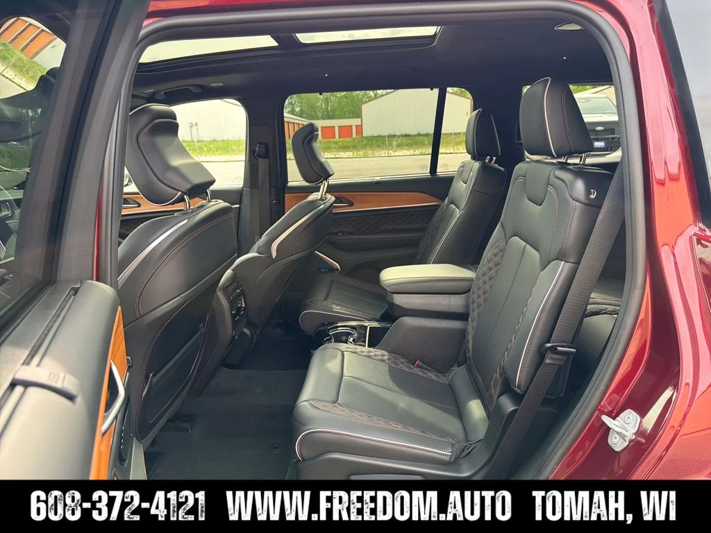 Used 2023 Velvet Red Pearlcoat Jeep Summit image 25