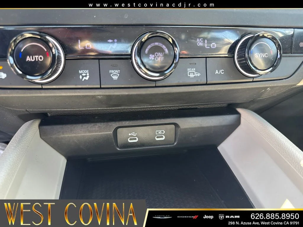 Used 2025 White Honda SE image 29