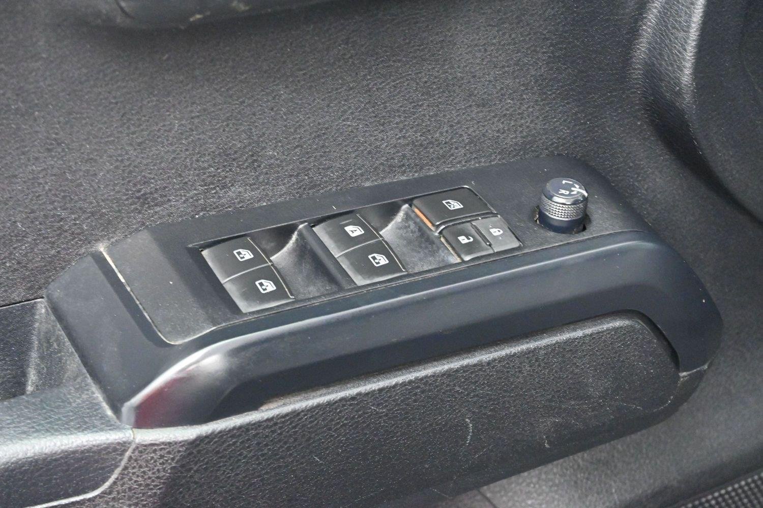 Used 2022 Midnight Black Metallic Toyota SR image 10