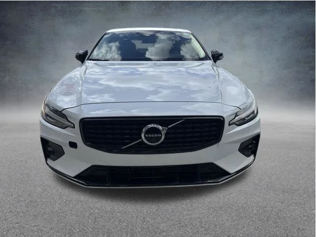 Used 2021 White Volvo T5 Momentum image 6