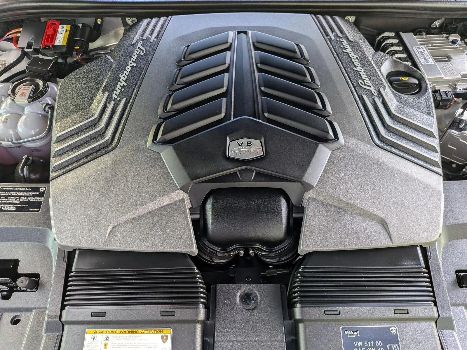 Used 2023 White Lamborghini Performante image 24
