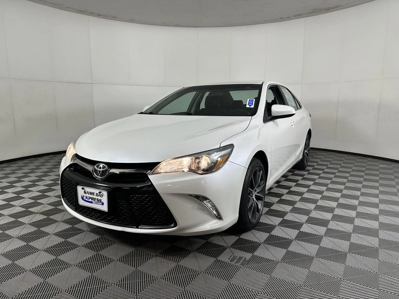 Used 2017 Blizzard Pearl Toyota XSE image 10