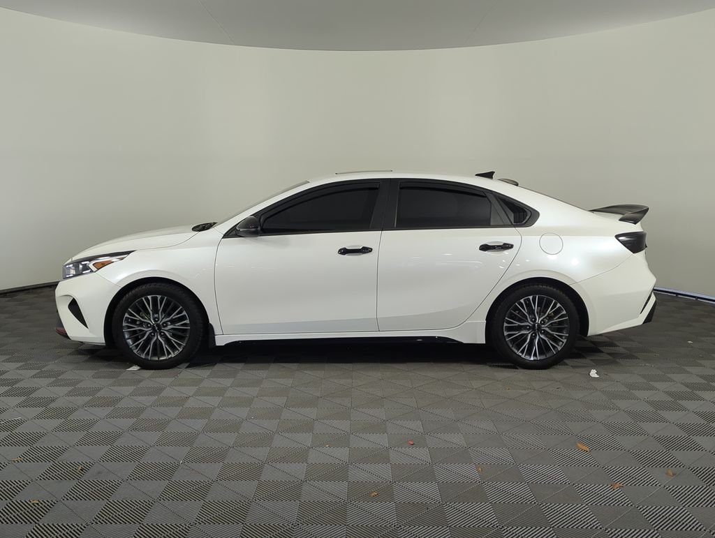 Used 2023 White Kia GT-Line image 4