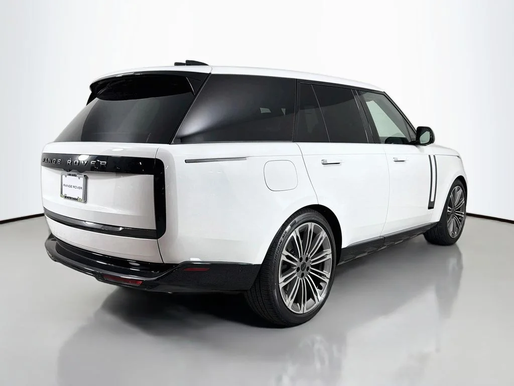 New 2026 Fuji White Land Rover SE image 5