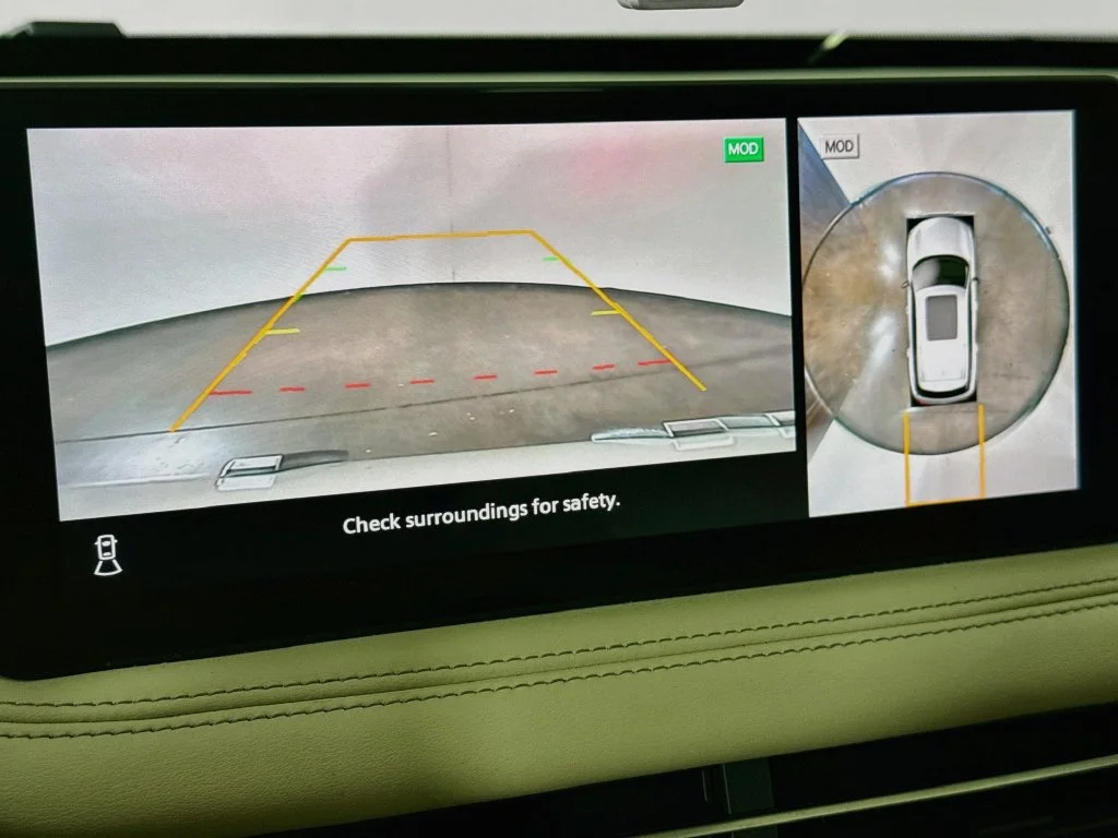 Certified Used 2024 White INFINITI LUXE image 19