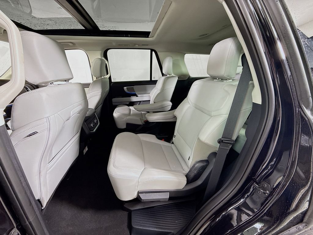 Used 2025 Agate Black Metallic Ford Platinum image 26