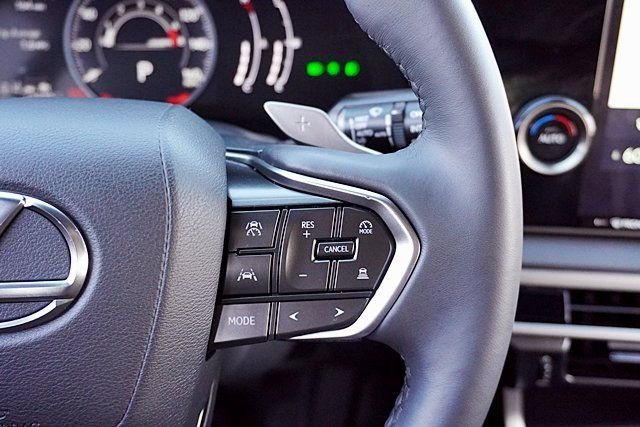 Used 2024 White Lexus 350 image 35