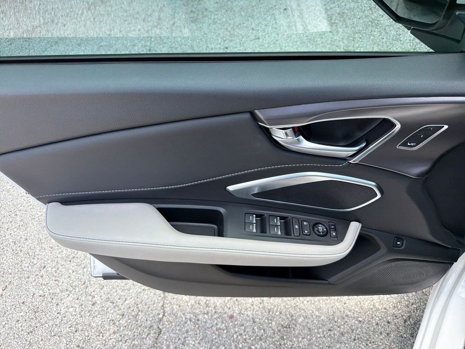 Used 2025 White Acura Base image 26