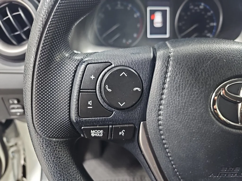 Used 2017 White Toyota LE image 19