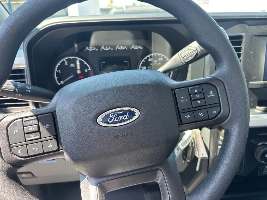 New 2026 Oxford White Ford XL image 8