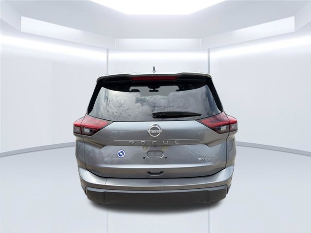Used 2024 Gray Nissan SV image 7