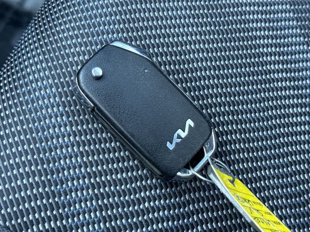 Used 2024 Snow White Pearl Kia LX image 28