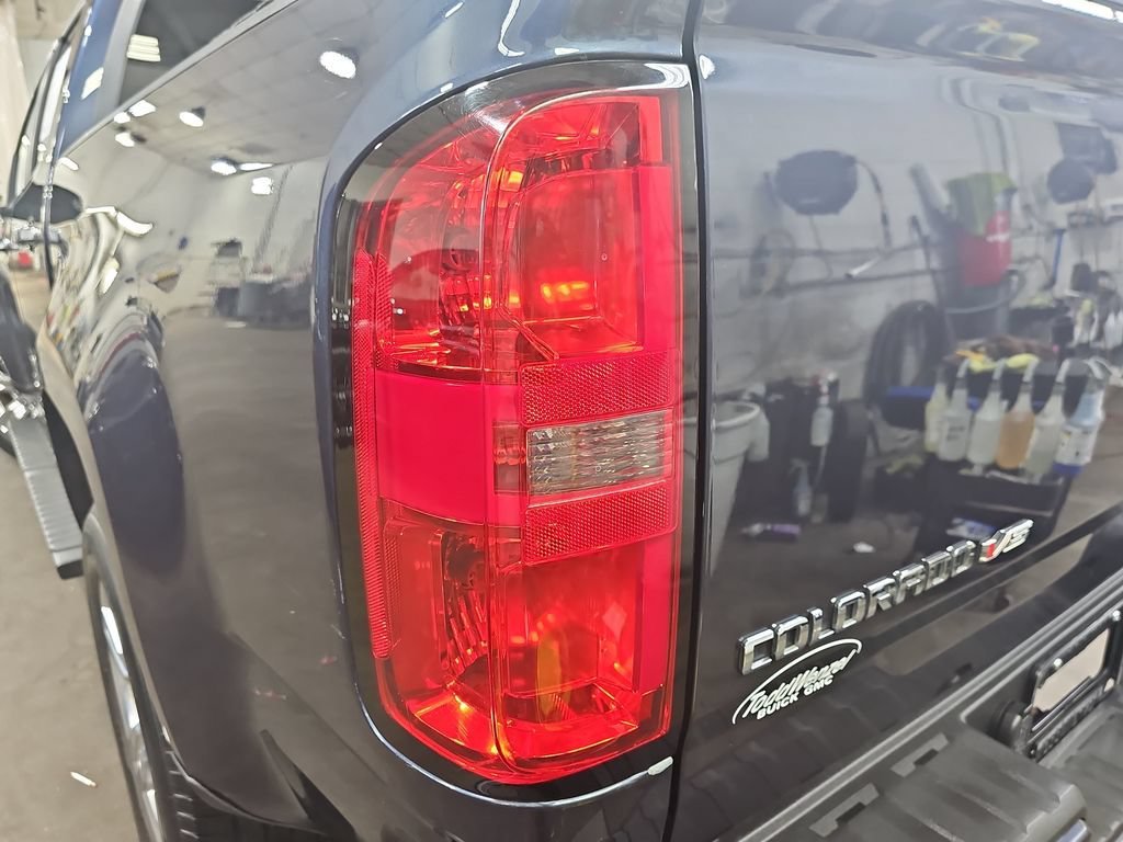 Used 2018 CENTENNIAL BLUE METALLIC Chevrolet 4WD Z71 image 39