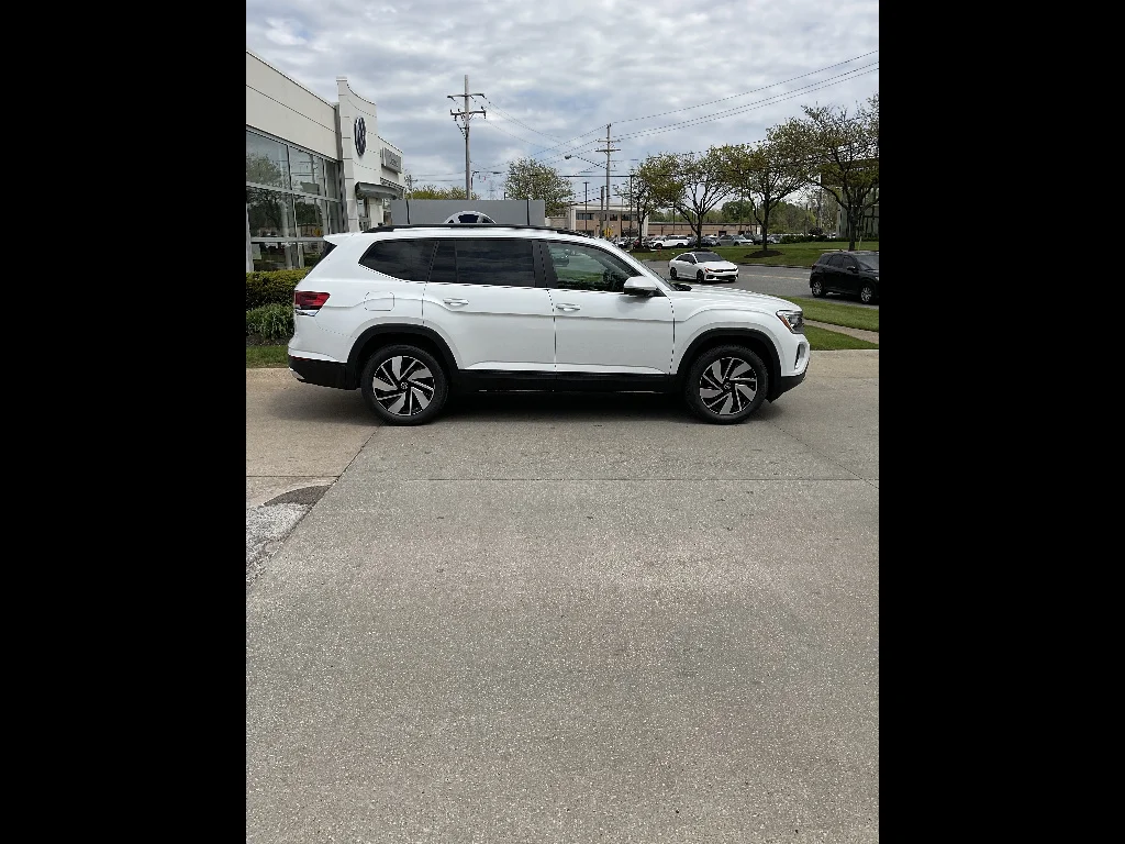 New 2026 Opal White Pearl Volkswagen SE 4Motion image 3
