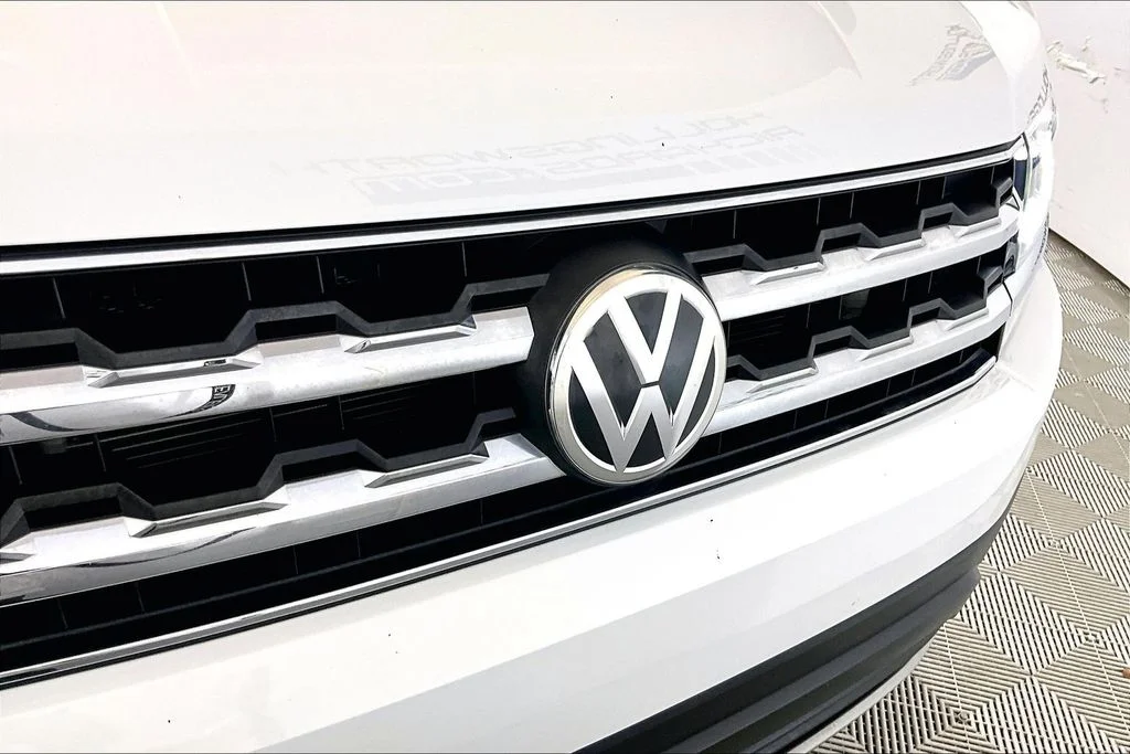 Used 2019 Pure White Volkswagen 3.6L V6 SE image 24