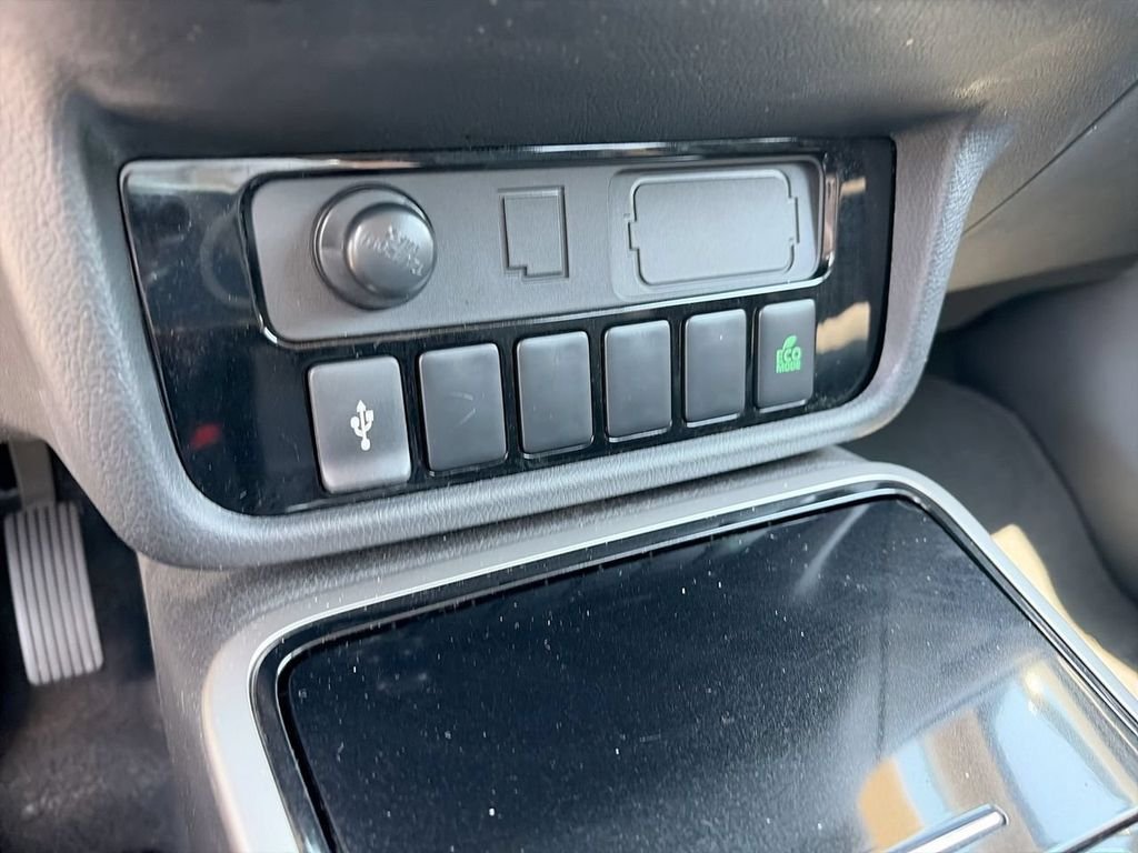 Used 2020  Mitsubishi ES image 20
