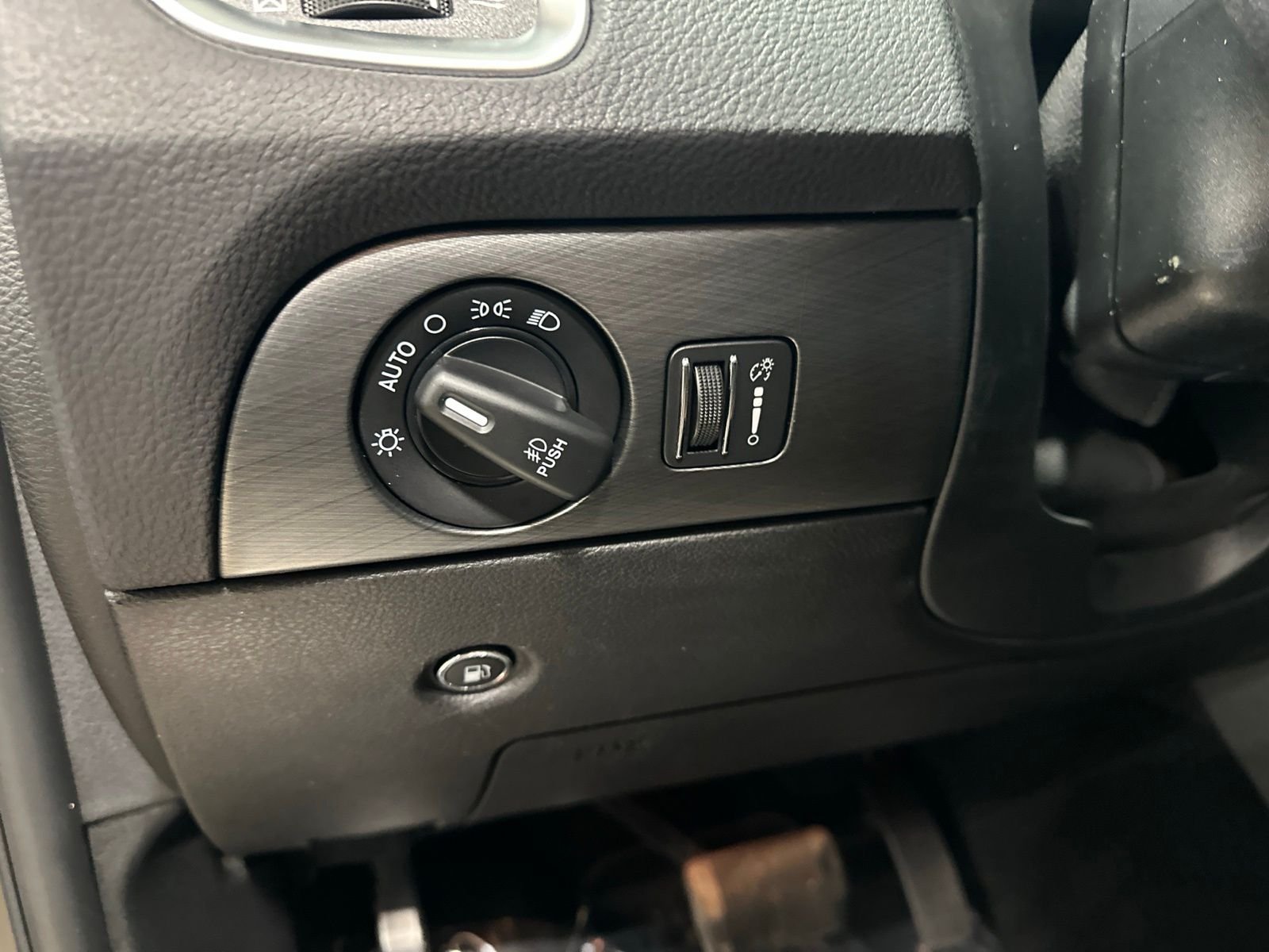 Used 2019 Black Dodge Citadel image 15