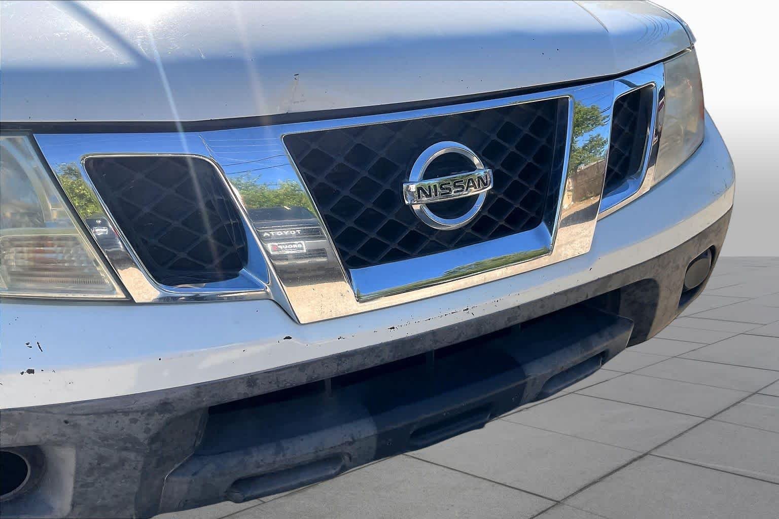 Used 2016 Glacier White Nissan S image 26