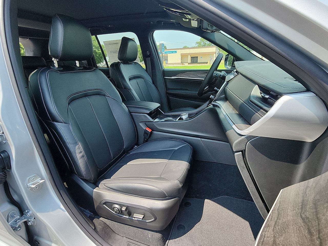 New 2026 Silver Jeep Limited Reserve image 25