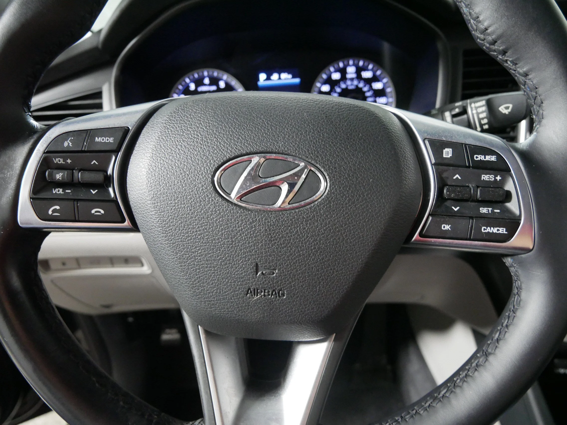 Used 2018 Phantom Black Hyundai SEL image 25