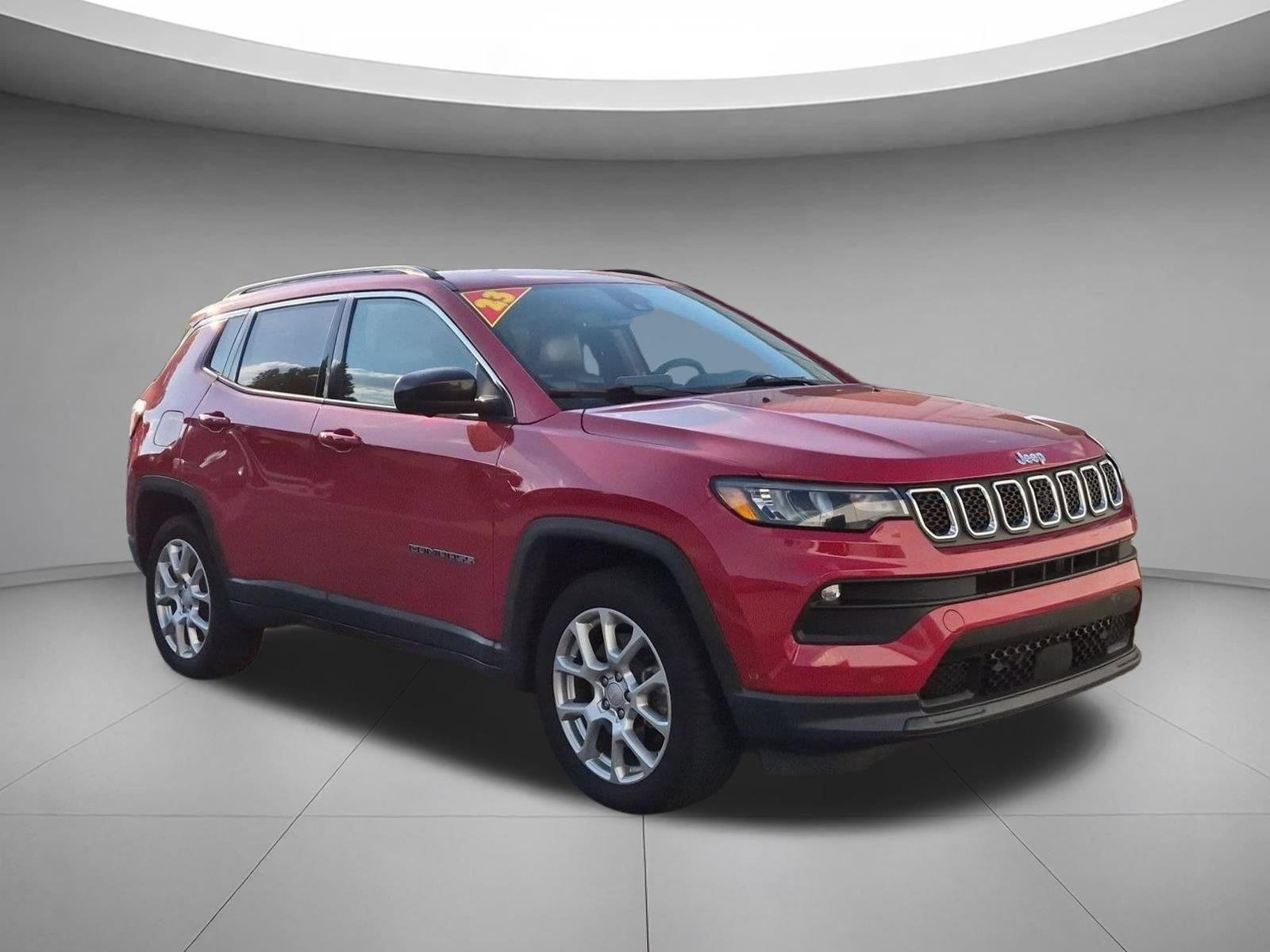 Used 2023 Redline Pearlcoat Jeep Latitude Lux image 7