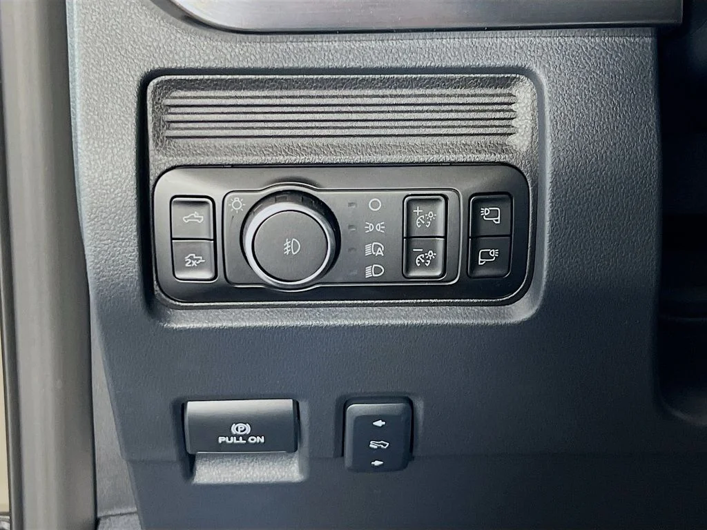 New 2026 Marsh Gray Ford Lariat image 19