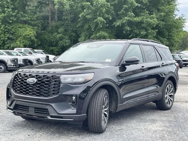 New 2026 Agate Black Metallic Ford ST-Line image 5