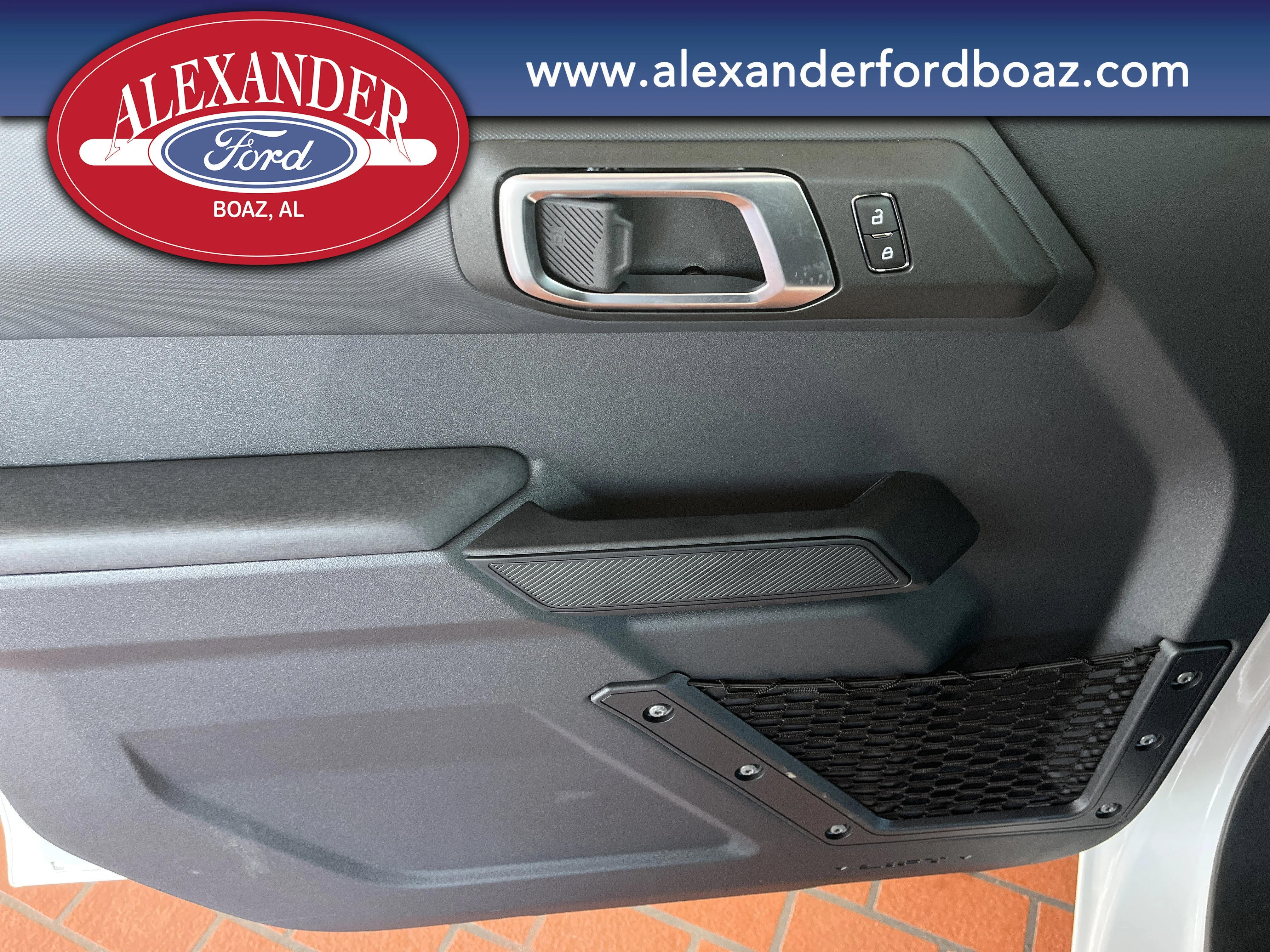 2025 Ford Bronco 4-Door Base - Photo 9