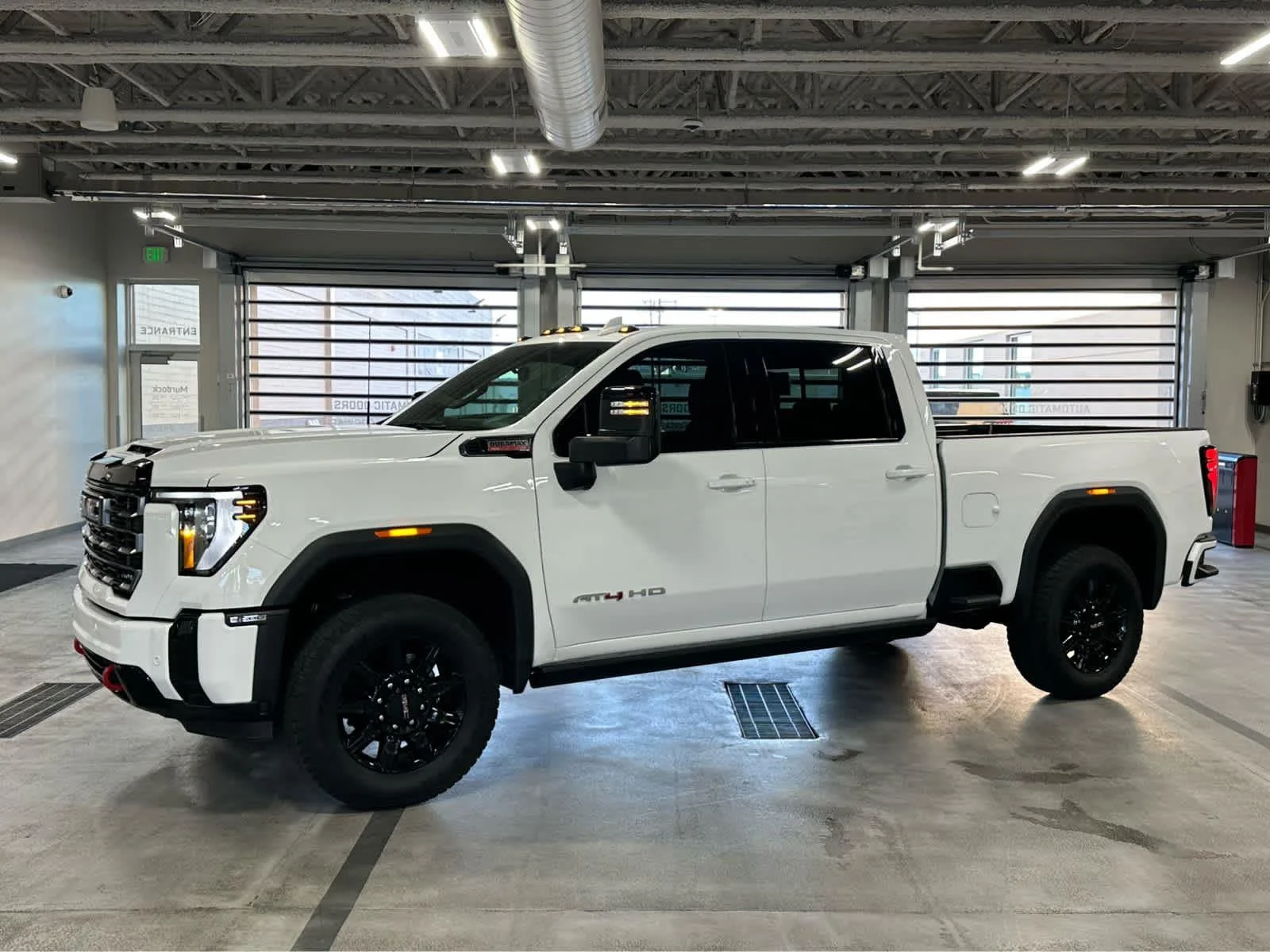 2025 GMC Sierra 4WD Crew Cab Standard Box AT4's photo