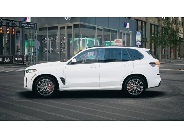 Used 2026 Alpine White BMW xDrive50e image 4