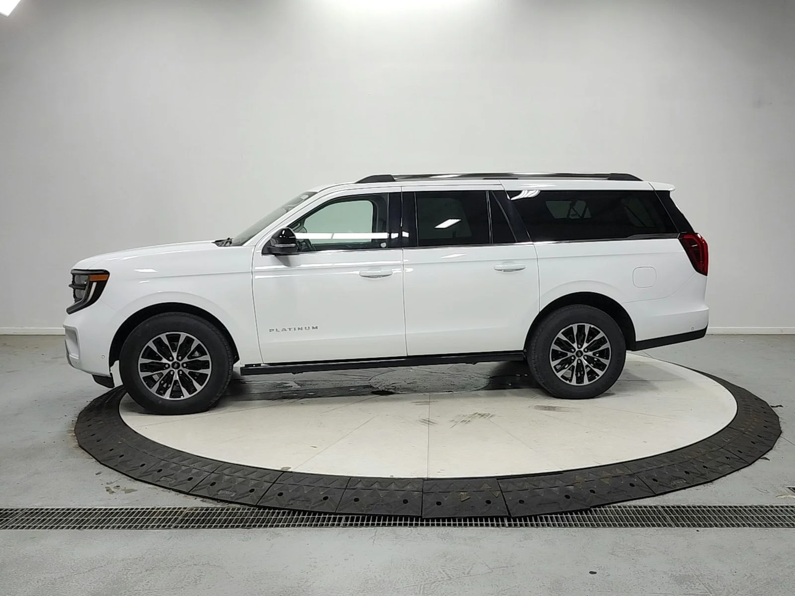 Used 2025 White Ford Platinum image 5