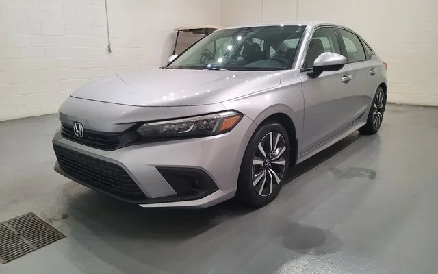 Used 2023 Silver Honda EX image 3